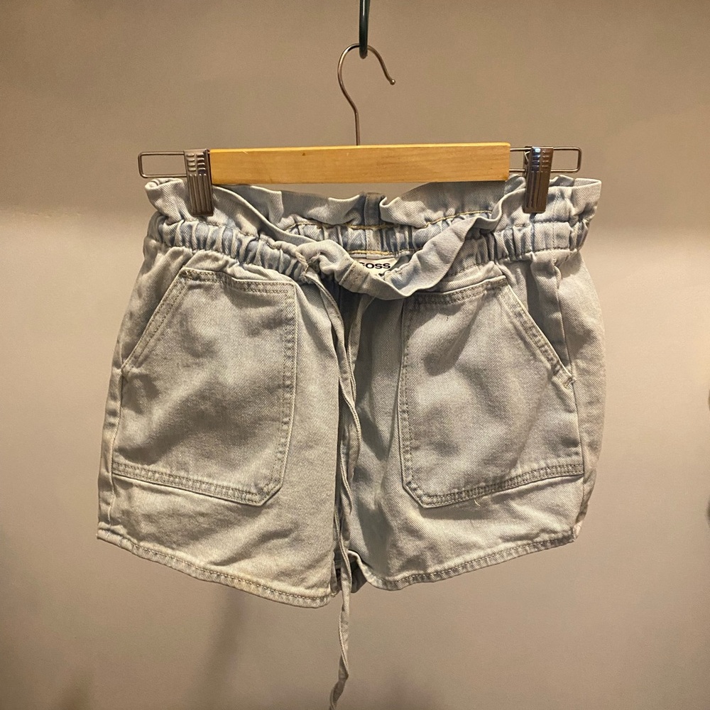 Voss brand trendy, light, blue wash Jean shorts with with drawstring tie